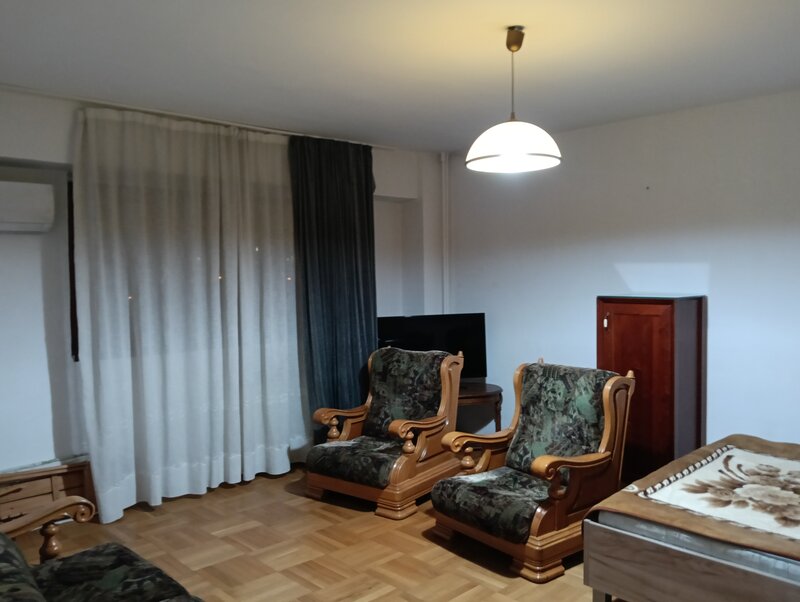 Splaiul Unirii, Timpuri Noi, Camera de Comert